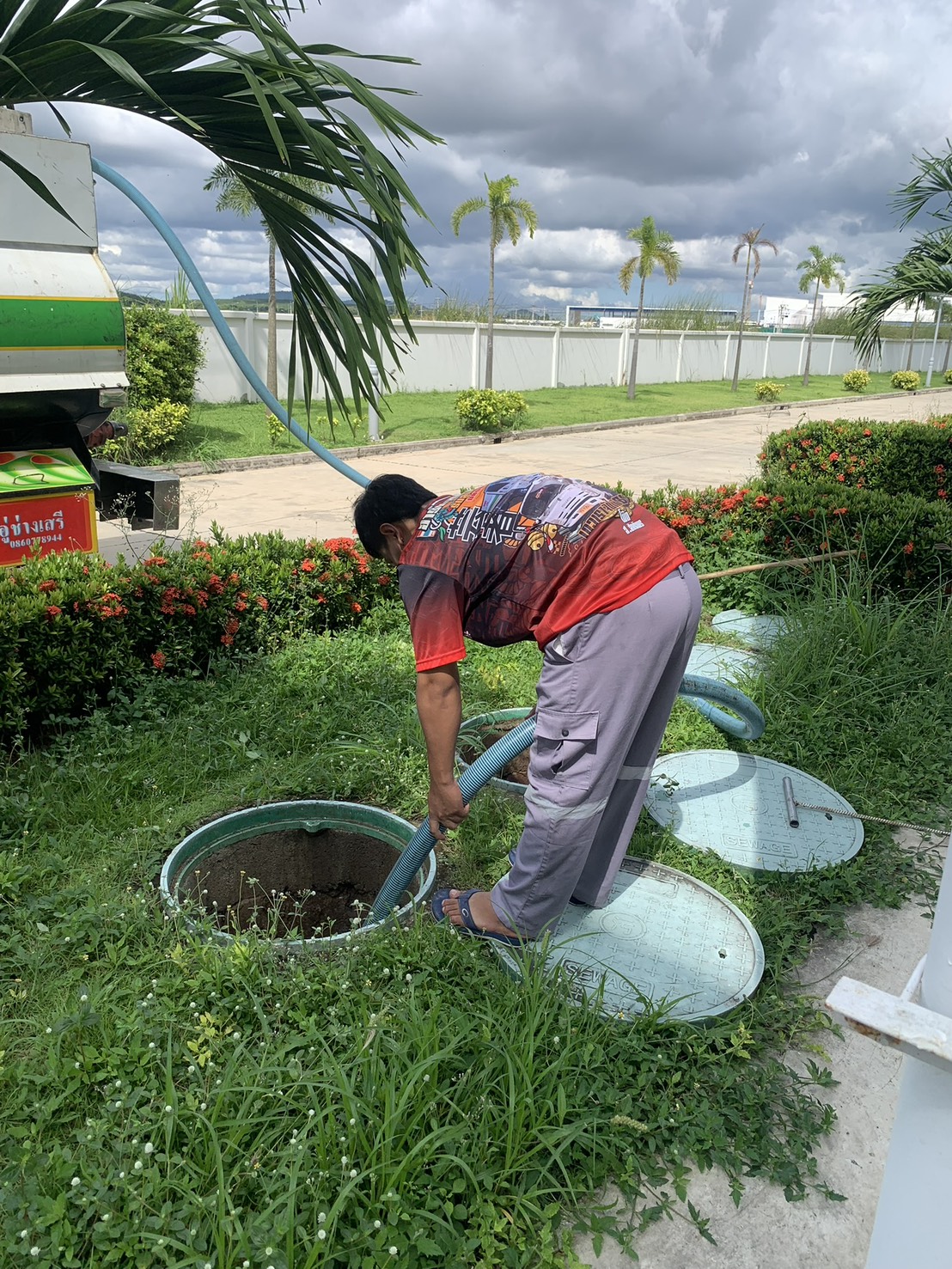 พีพี เซอร์วิส รับดูดส้วม สูบส้วม ชลบุรี บริการแก้ส้วมเต็ม ส้วมตัน ดูดไขมัน ลอกท่อ ล้างบ่อเกรอะ ด่วนทันใจ ราคาเป็นกันเอง